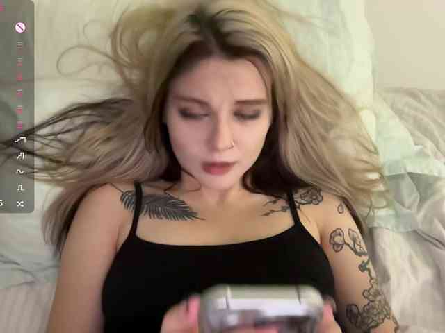 Alicee-teasee webcam
