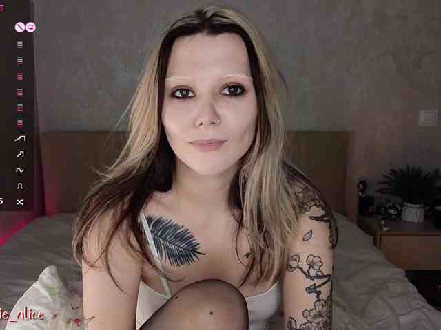 Alicee-teasee webcam