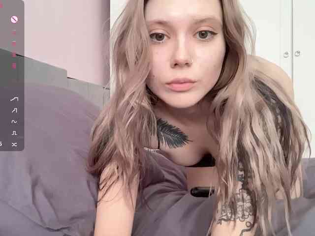 Alicee-teasee webcam