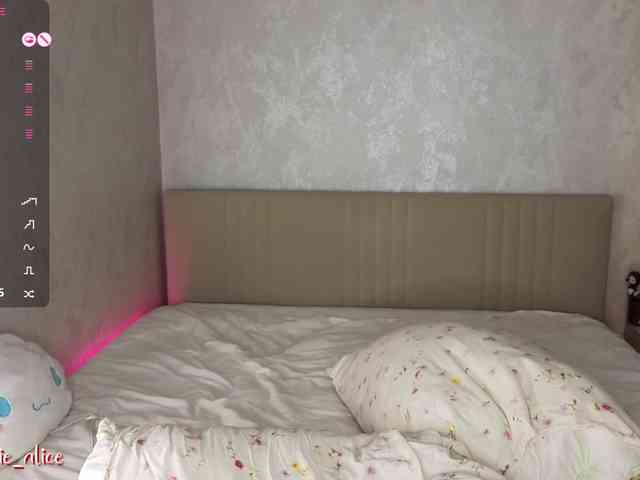 Alicee-teasee webcam