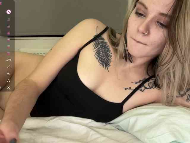 Alicee-teasee webcam