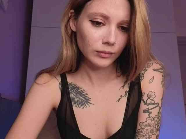 Alicee-teasee webcam