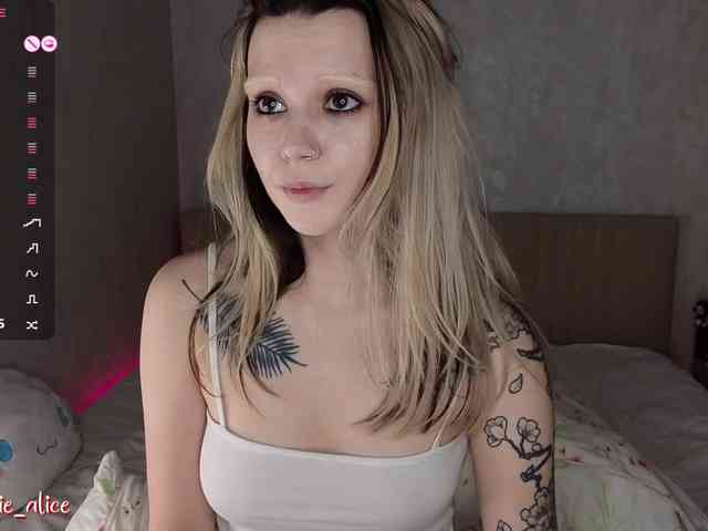 Alicee-teasee webcam