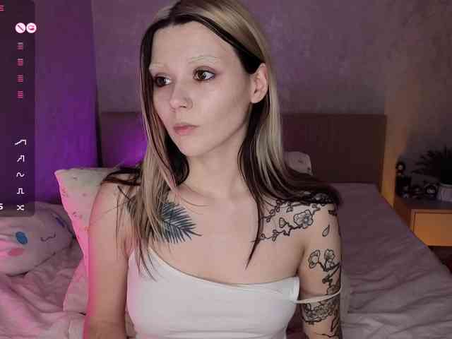 Alicee-teasee webcam