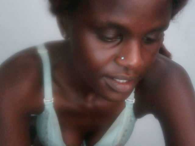 Chocolate-fudgecake webcam bongacams model stream image