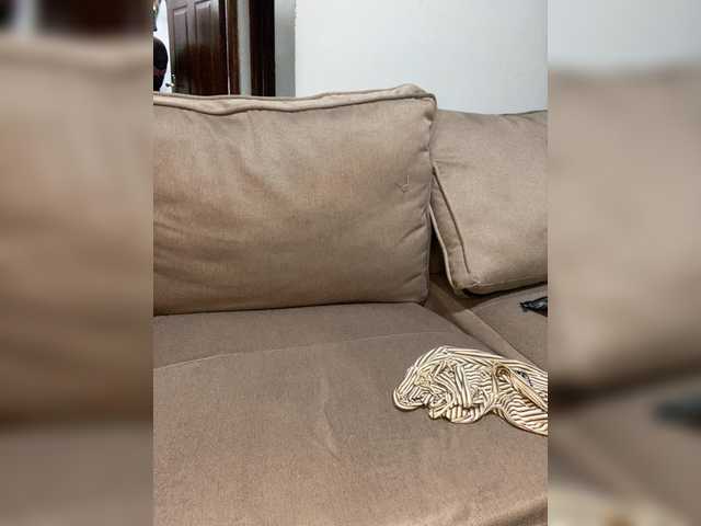 Curvyreen's BongaCams show and profile