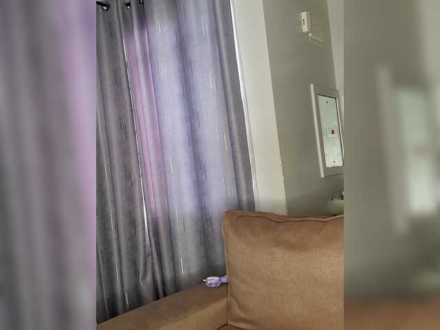 Curvyreen's BongaCams show and profile