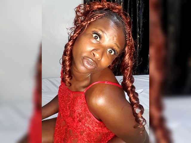 Curvyreen's BongaCams show and profile