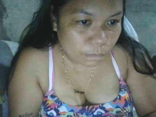 PinayHotMom webcam