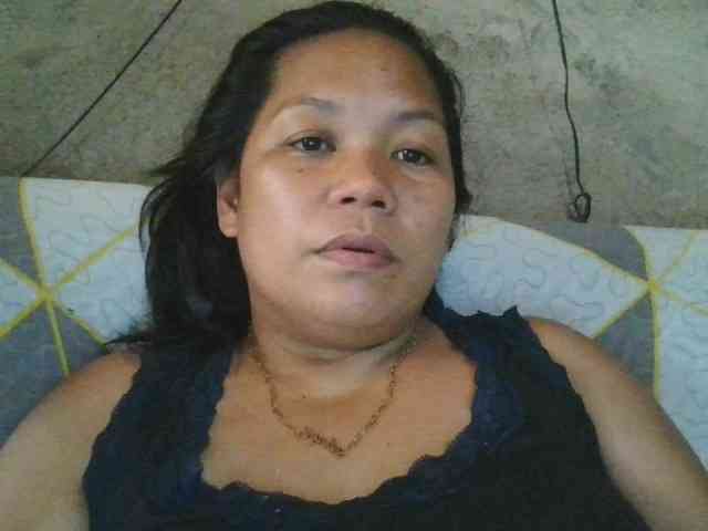 PinayHotMom webcam