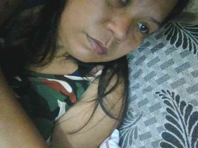 PinayHotMom webcam