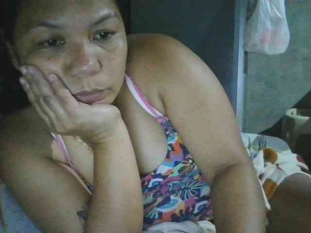 PinayHotMom webcam