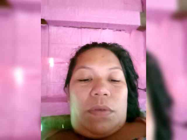 PinayHotMom webcam