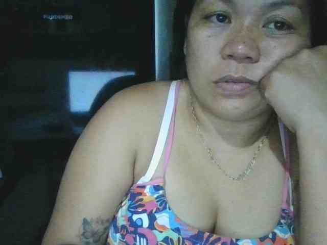 PinayHotMom webcam