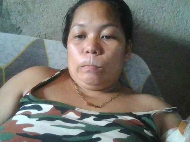 PinayHotMom webcam
