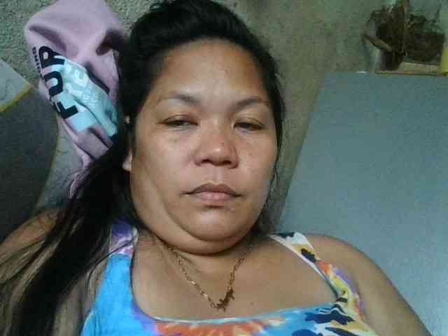 PinayHotMom webcam