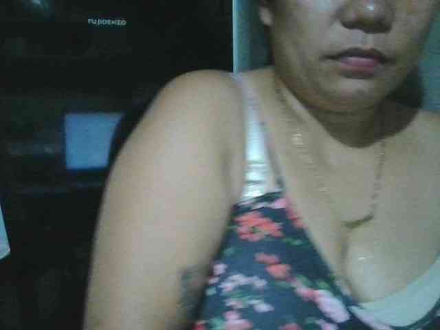 PinayHotMom webcam