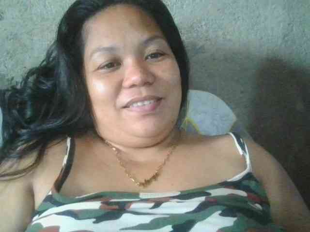 PinayHotMom webcam