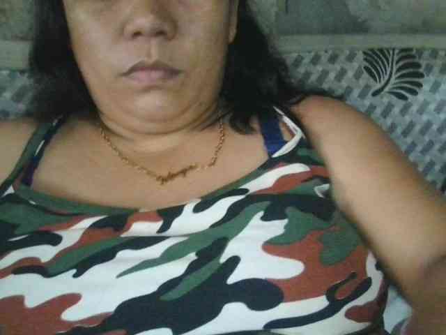 PinayHotMom webcam