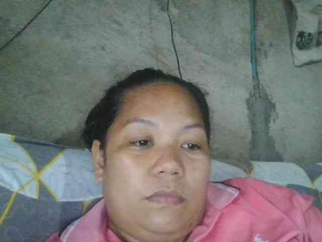 PinayHotMom webcam
