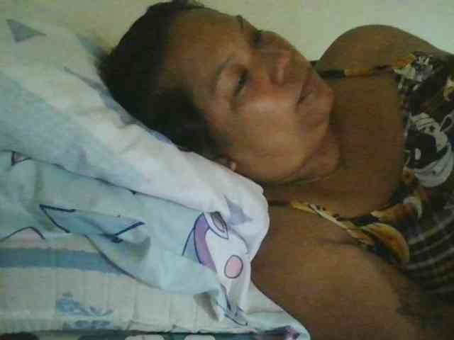 PinayHotMom webcam