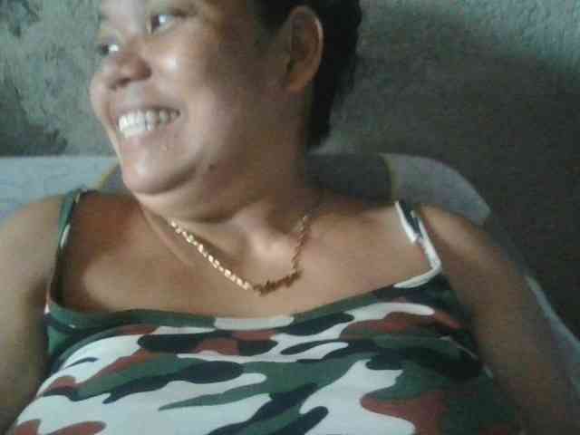 PinayHotMom webcam