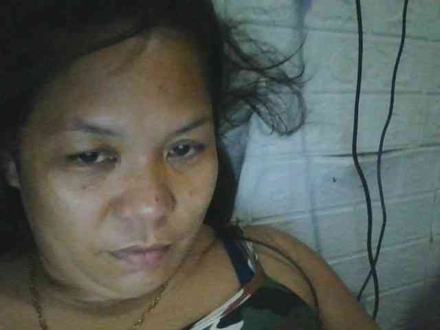 PinayHotMom webcam