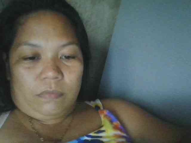 PinayHotMom webcam