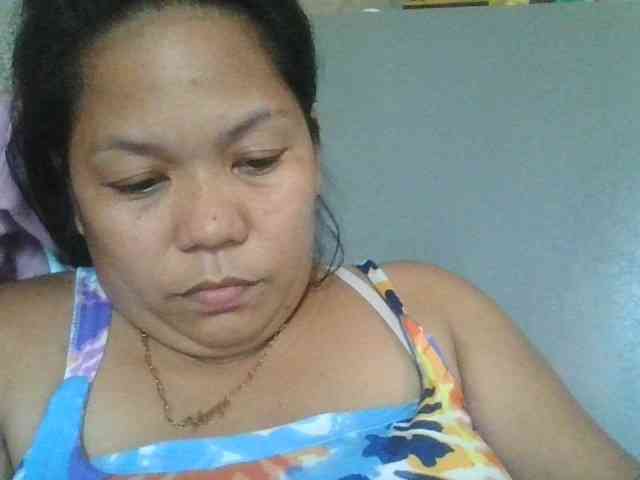 PinayHotMom webcam