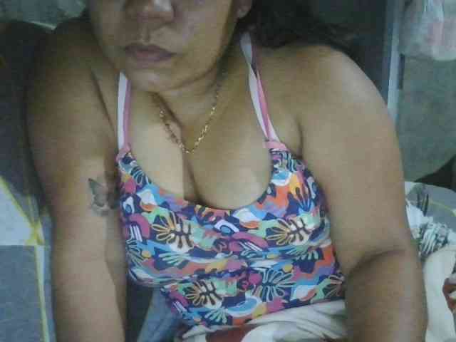 PinayHotMom webcam