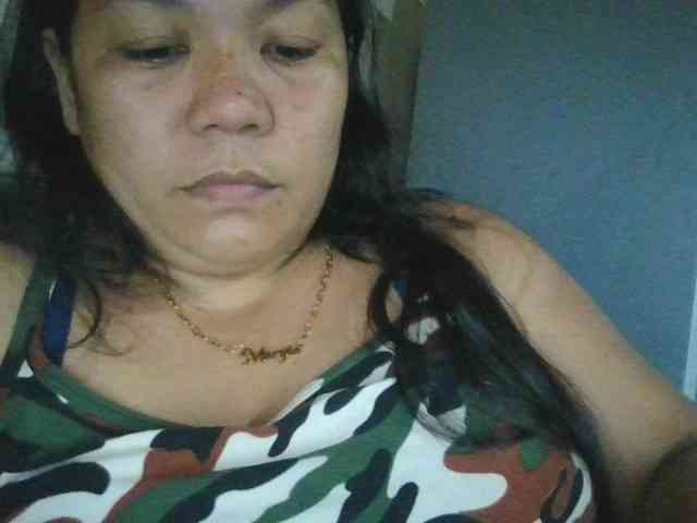 PinayHotMom webcam