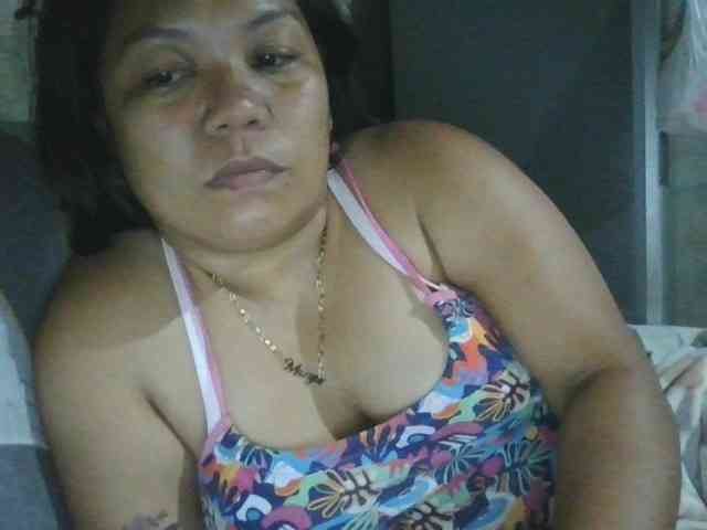 PinayHotMom webcam