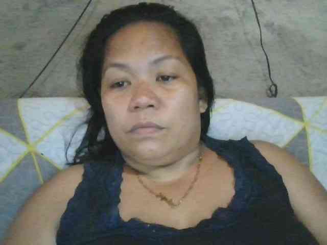 PinayHotMom webcam