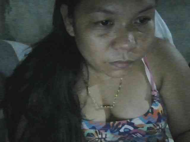 PinayHotMom webcam