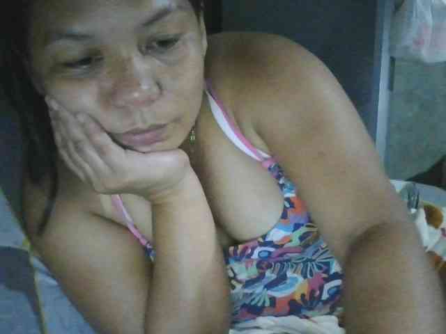 PinayHotMom webcam