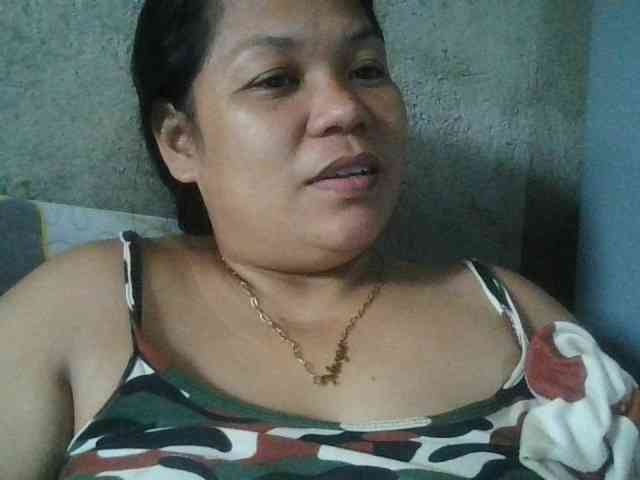 PinayHotMom webcam