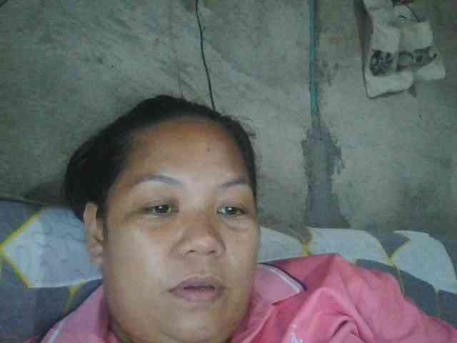 PinayHotMom webcam