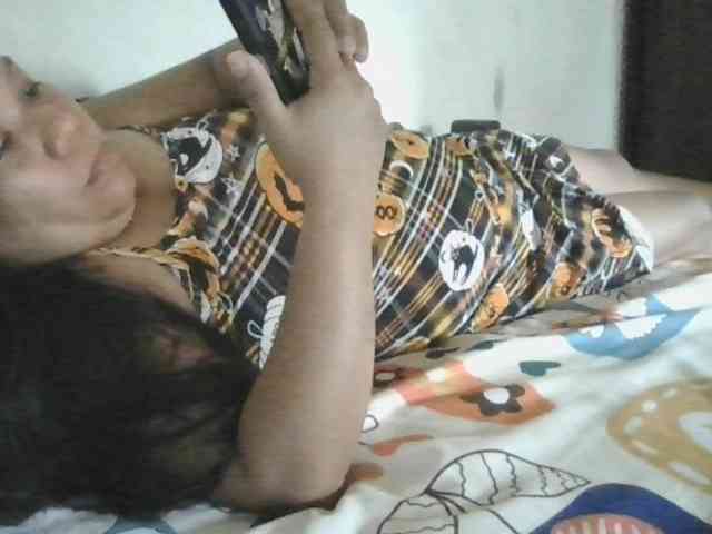 PinayHotMom webcam