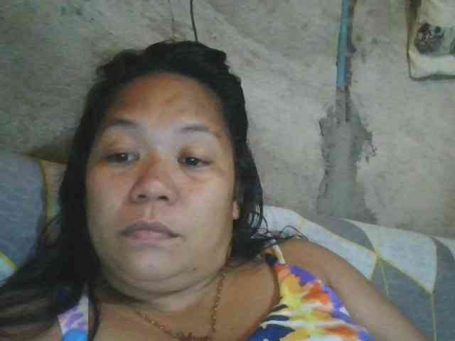 PinayHotMom webcam