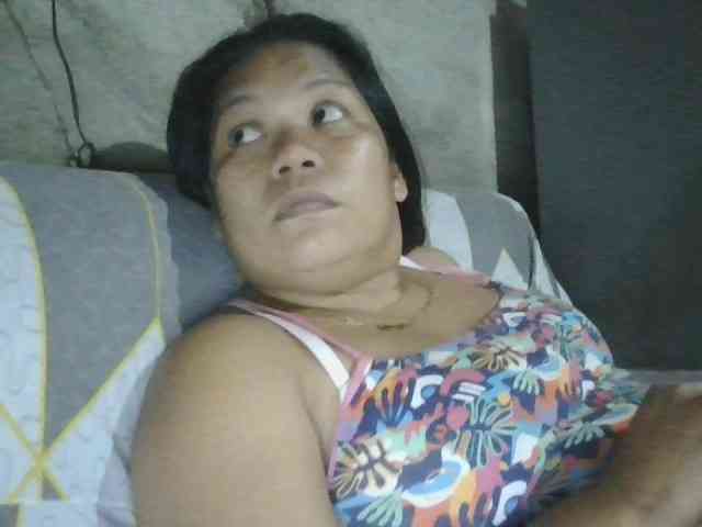 PinayHotMom webcam