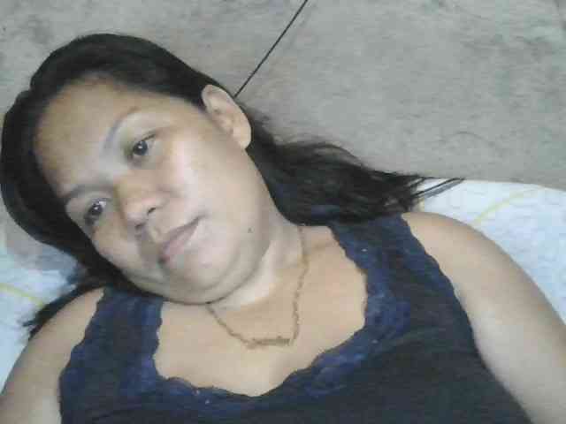 PinayHotMom webcam