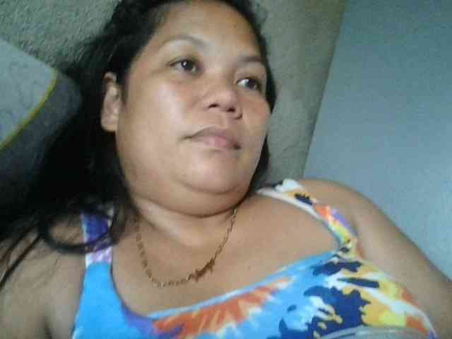 PinayHotMom webcam