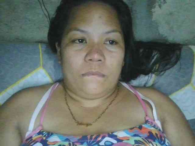 PinayHotMom webcam