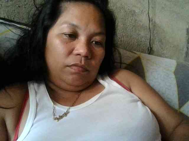 PinayHotMom webcam