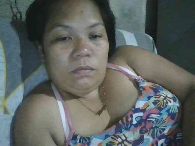 PinayHotMom webcam