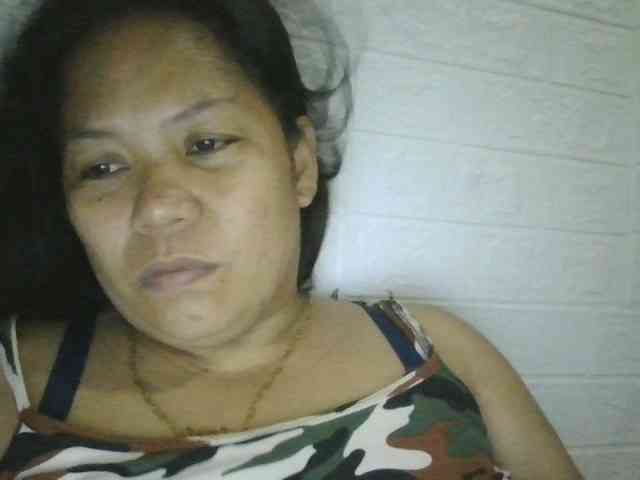 PinayHotMom webcam
