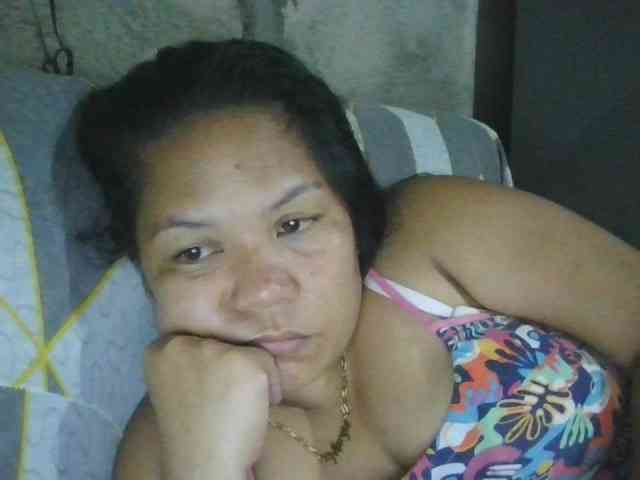 PinayHotMom webcam
