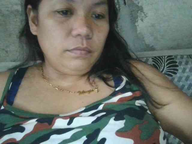 PinayHotMom webcam