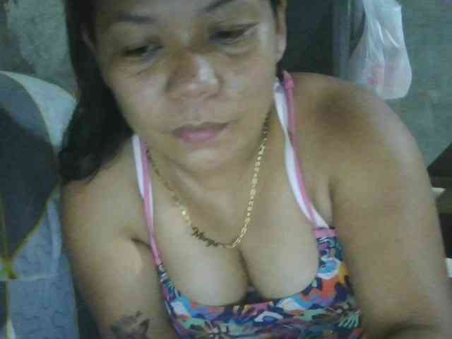 PinayHotMom webcam