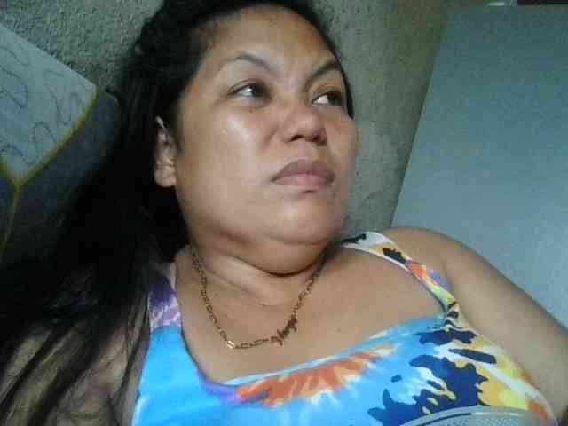 PinayHotMom webcam
